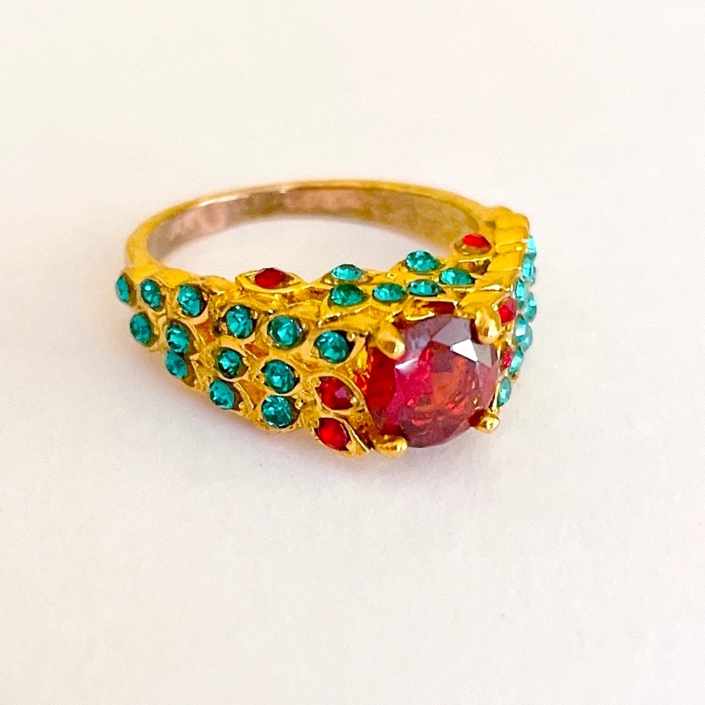Gold tone rhinestones ring